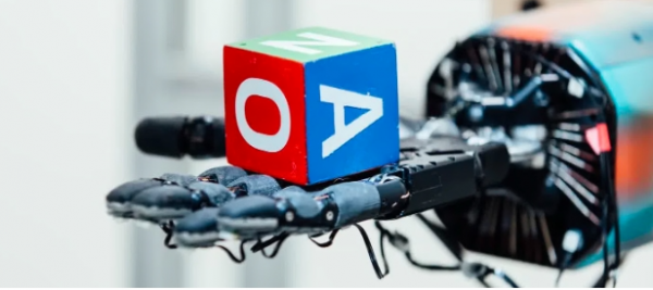 Dactyl项目利用元学习让机器人掌握多种物体操纵技能