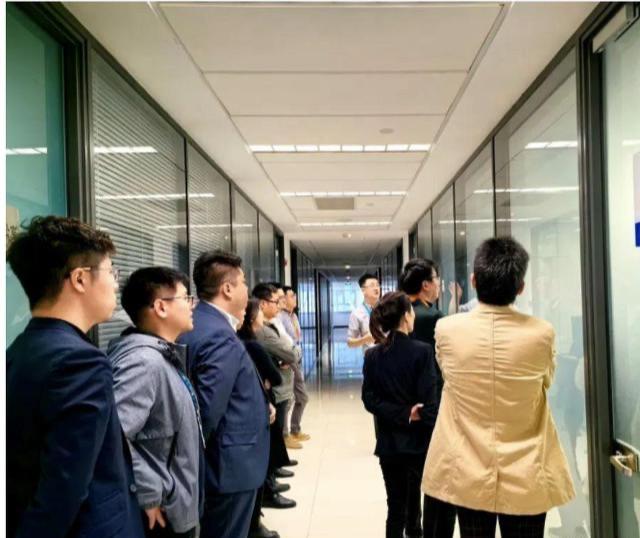 客户参观苏州胜网代理的运营商机房